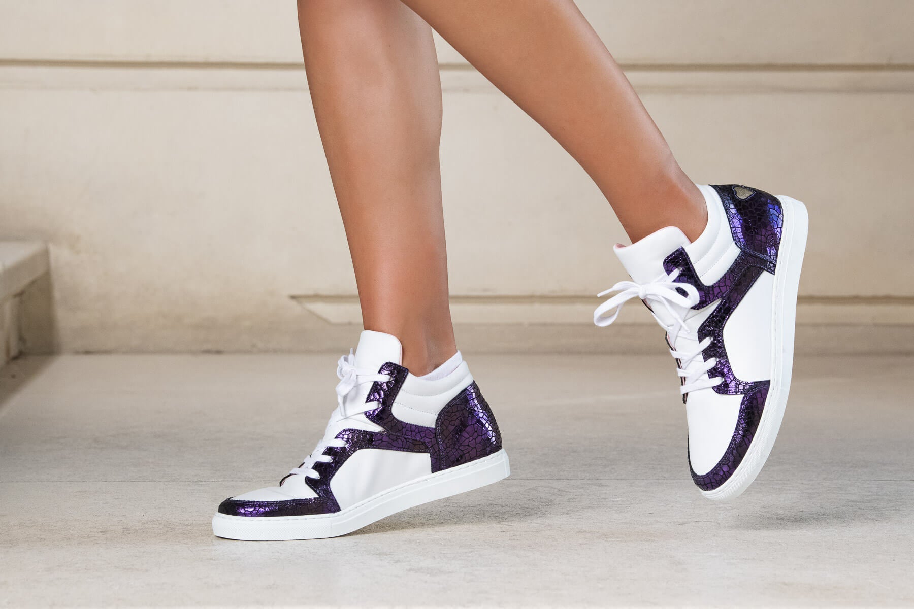 Baskets montantes blanches et violet| Sneackers haute en cuir