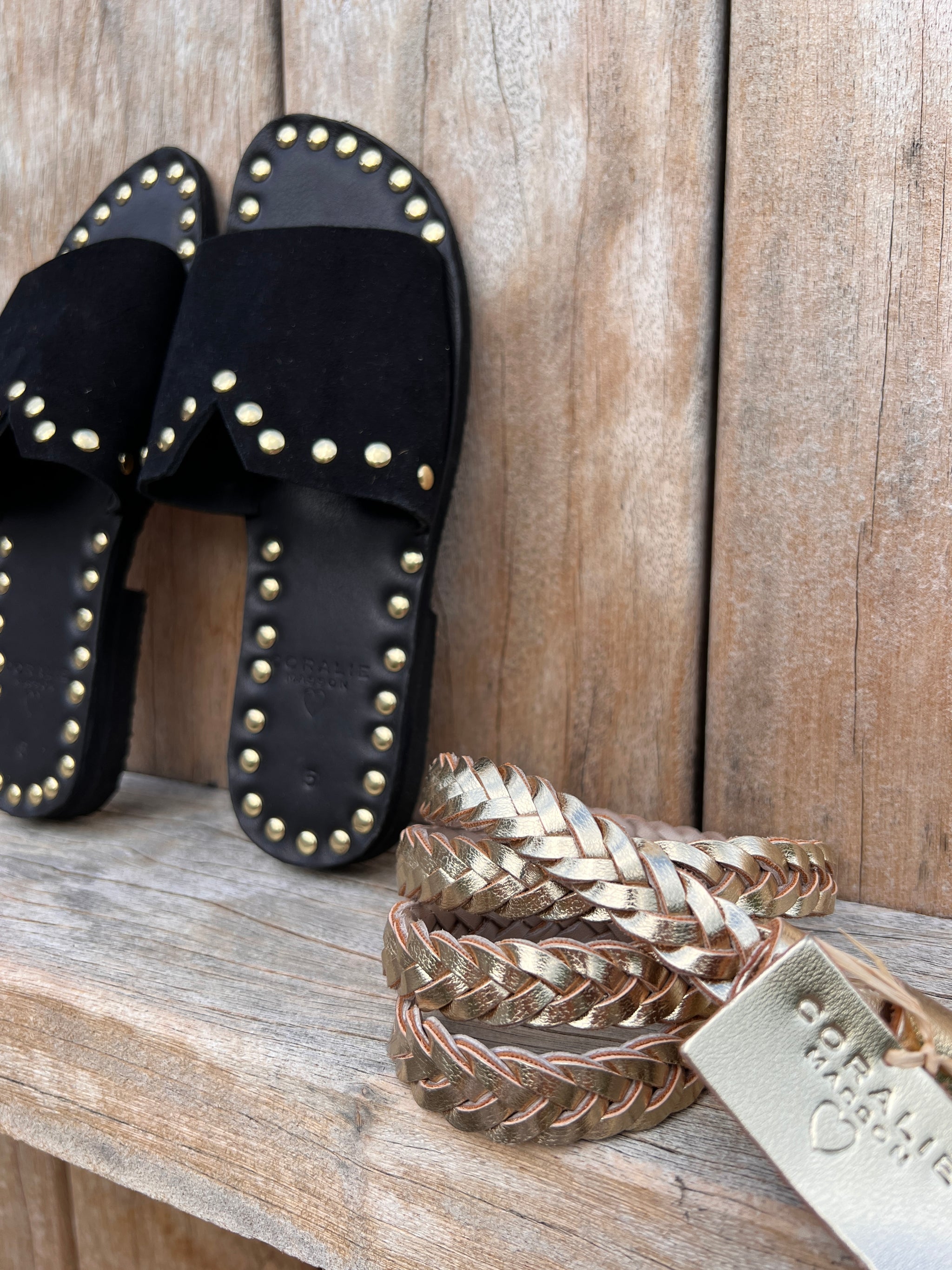 Mules plates cuir noir Sandales plates femme de créateur