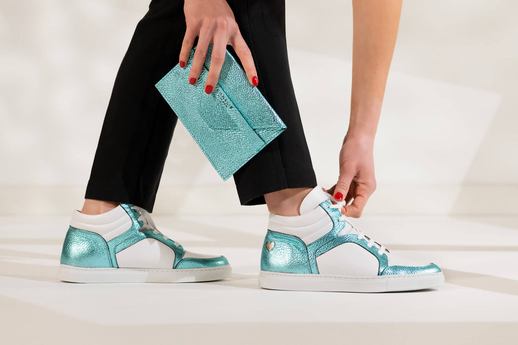Baskets montantes Maria cuir blanc et turquoise métallisé - Coralie Masson créatrice française de chaussures 